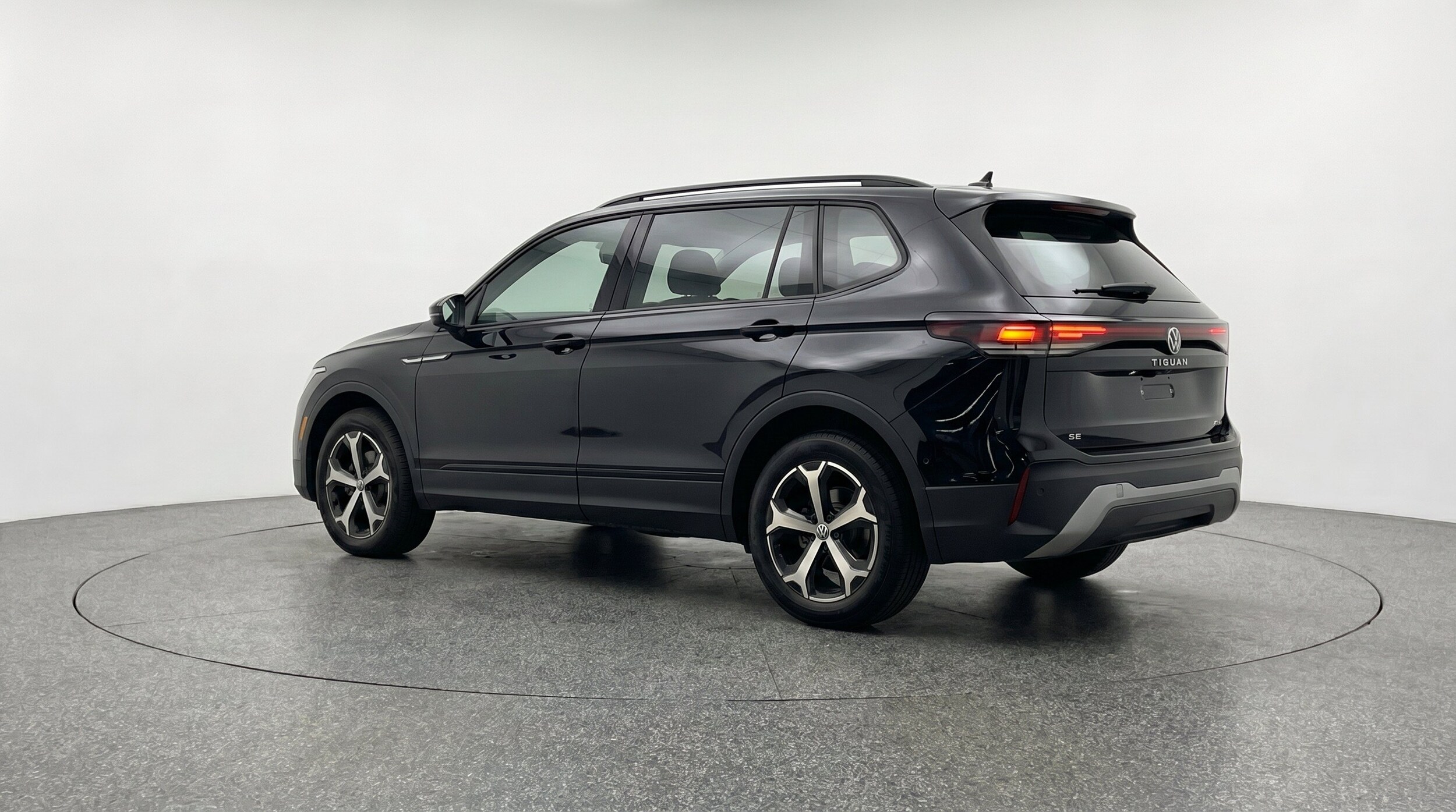 Thumbnail: 2026 Volkswagen Tiguan - 6