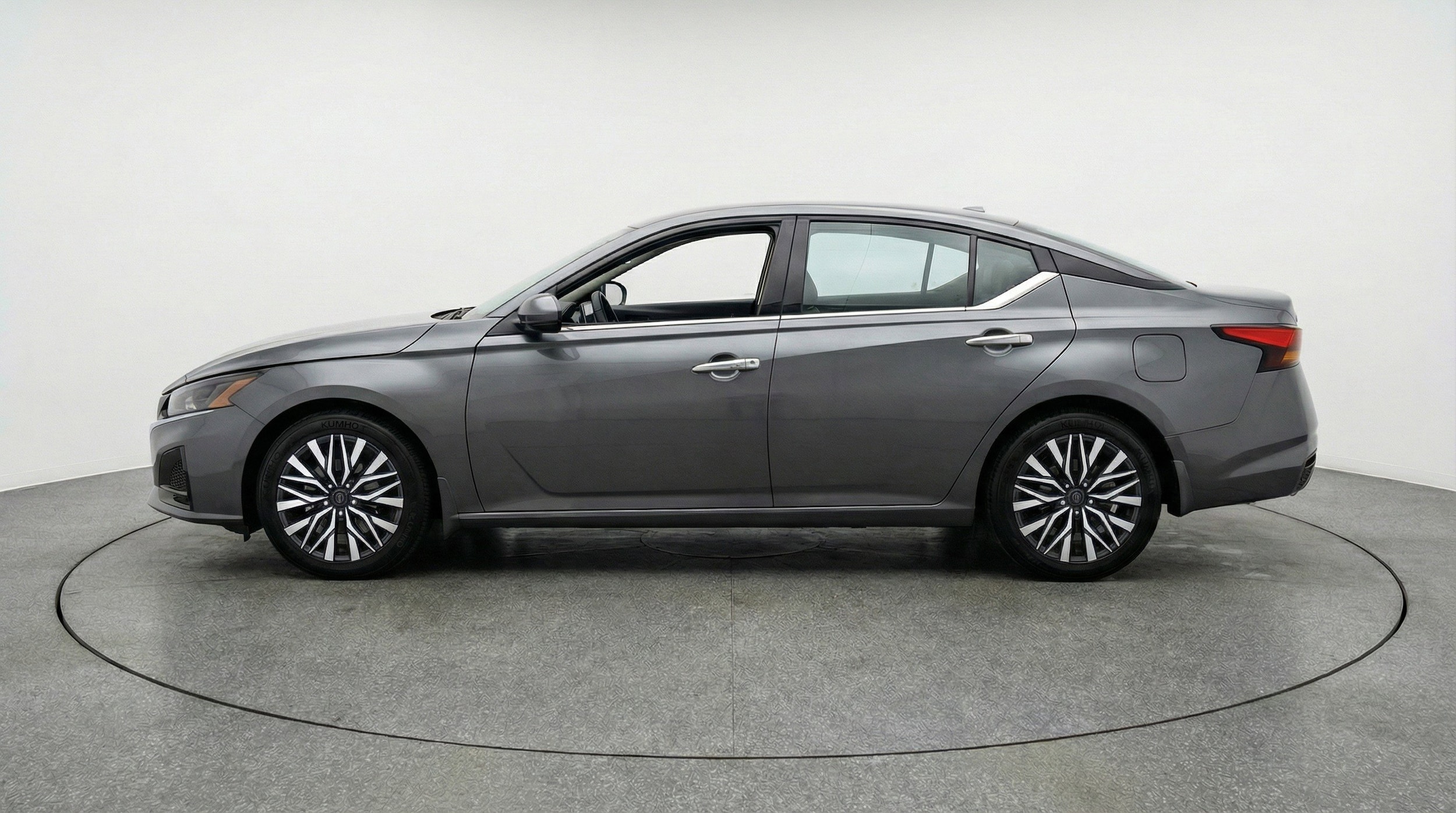 Thumbnail: 2025 Nissan Altima - 5