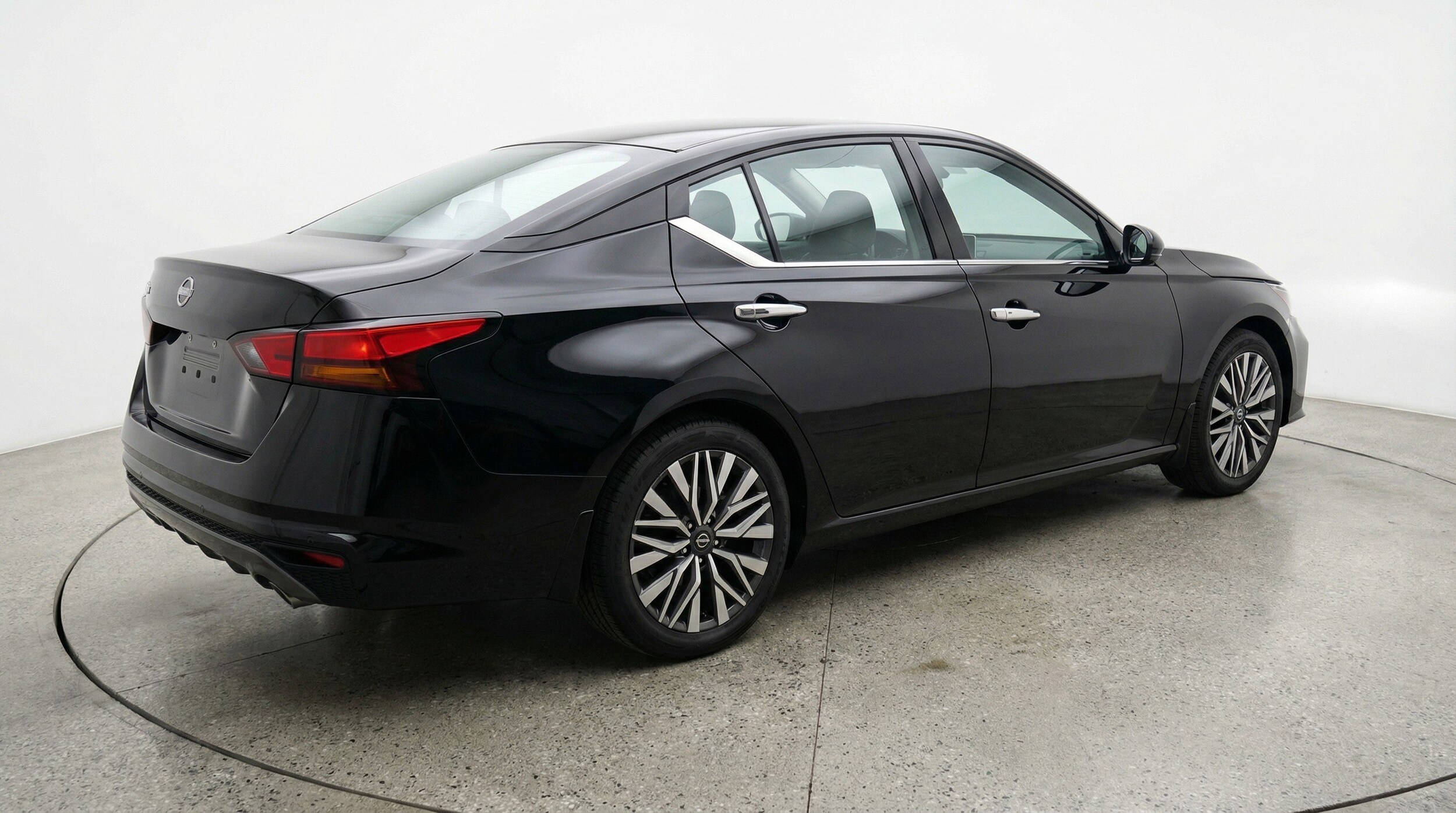 Thumbnail: 2025 Nissan Altima - 9