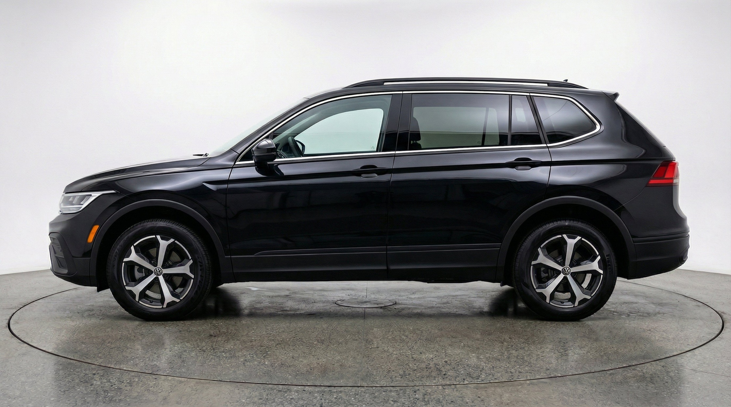 Thumbnail: 2026 Volkswagen Tiguan - 5
