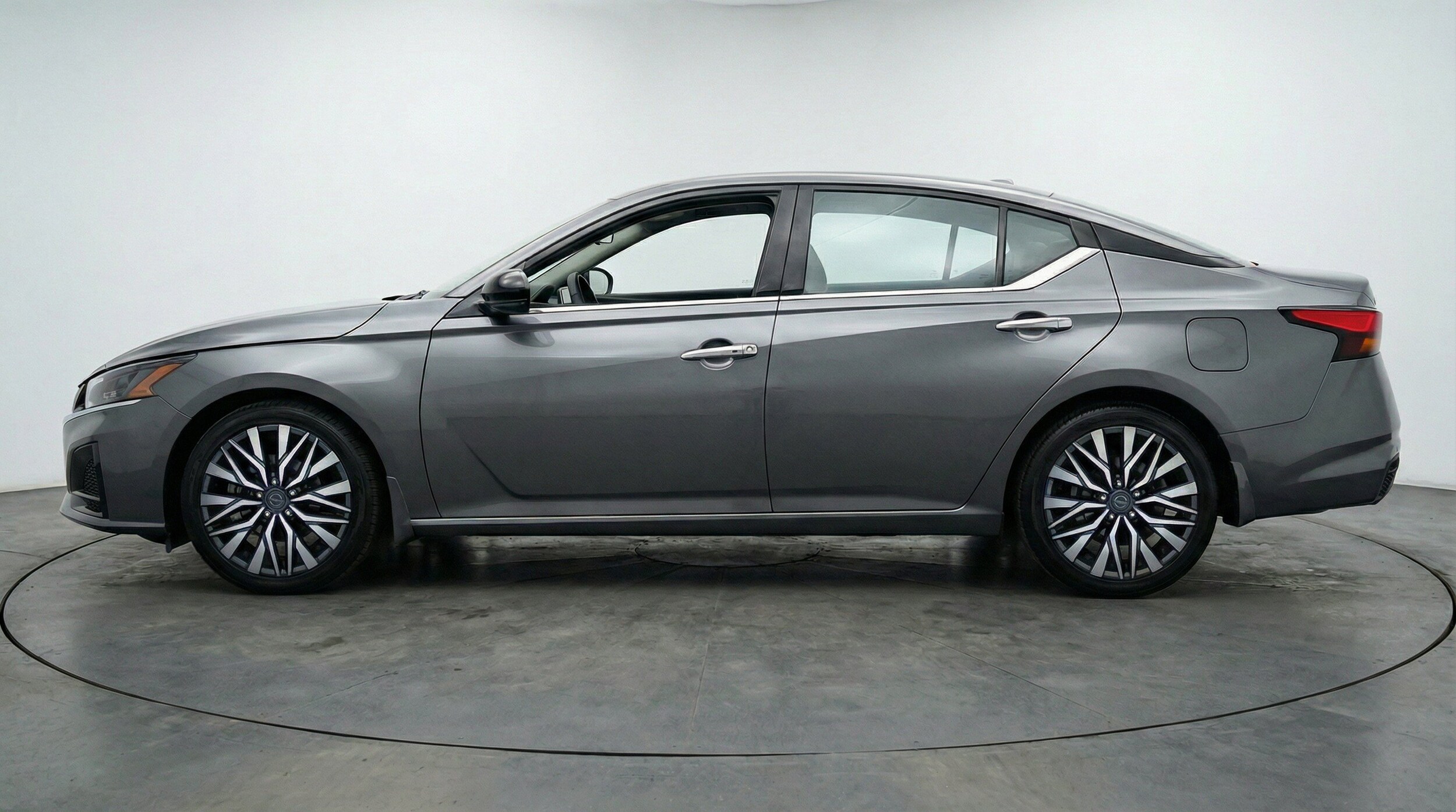 Thumbnail: 2025 Nissan Altima - 5