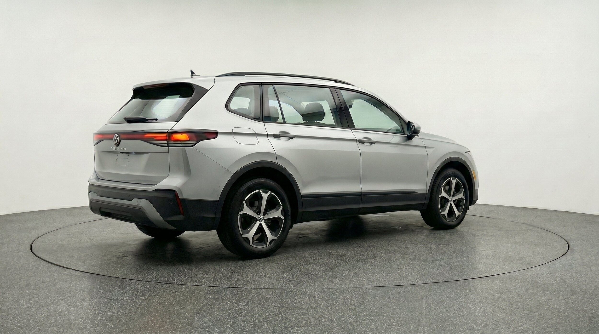 Thumbnail: 2026 Volkswagen Tiguan - 9