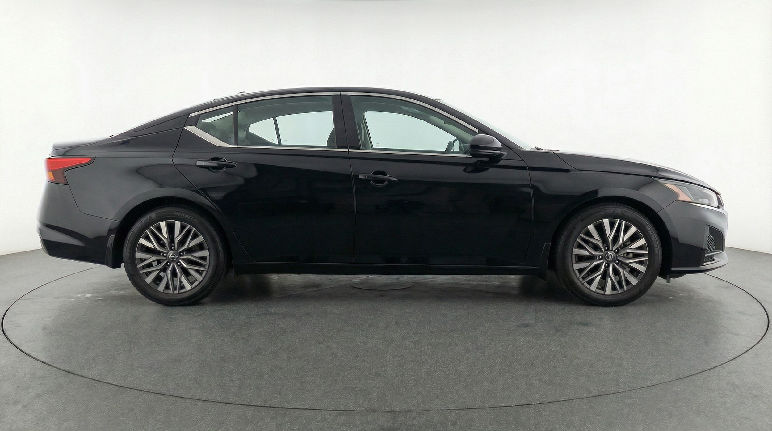 Thumbnail: 2025 Nissan Altima - 8