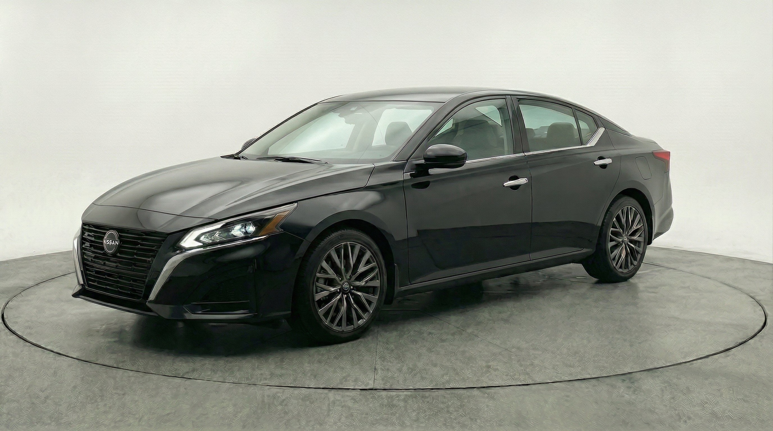 Thumbnail: 2025 Nissan Altima - 3