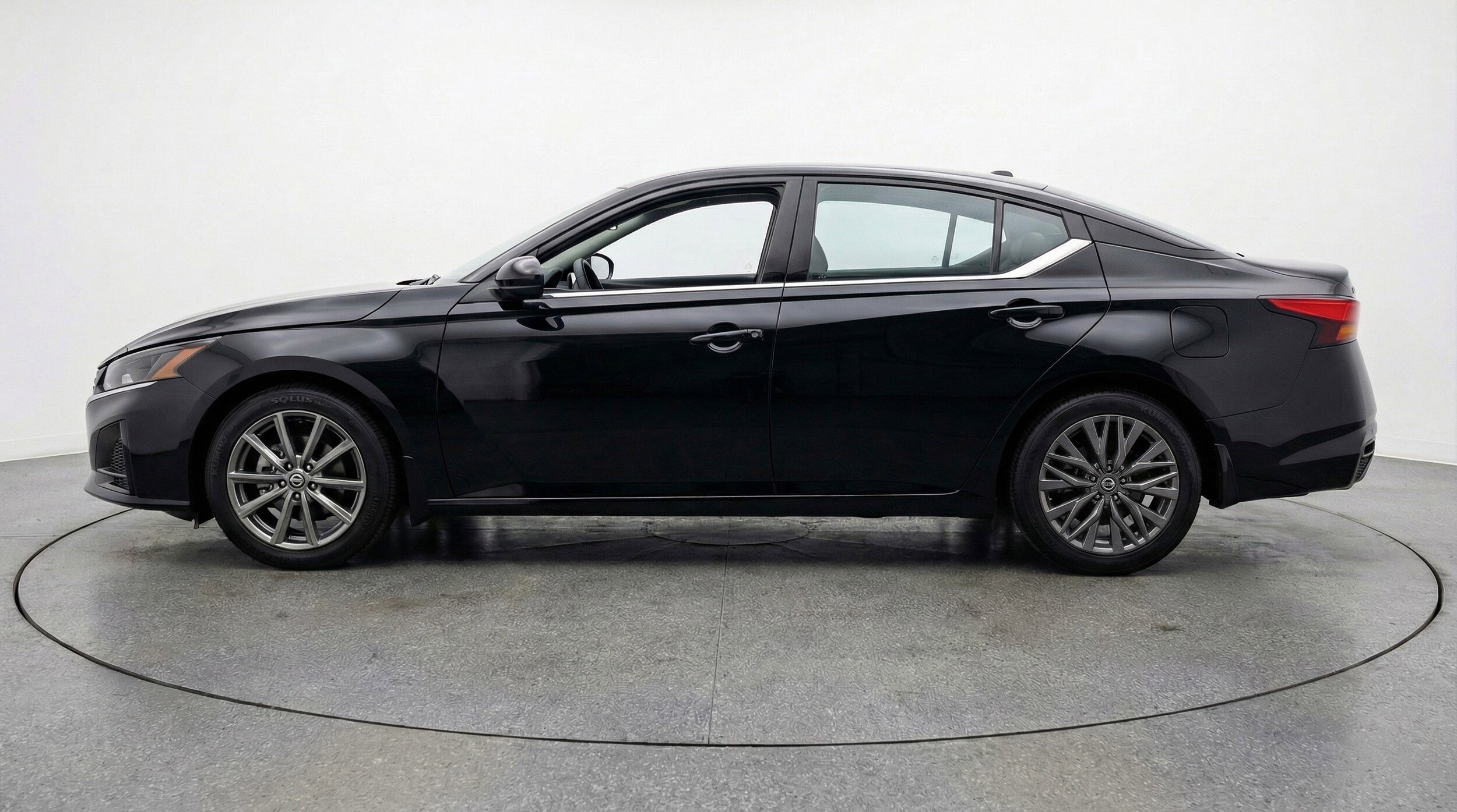 Thumbnail: 2025 Nissan Altima - 5