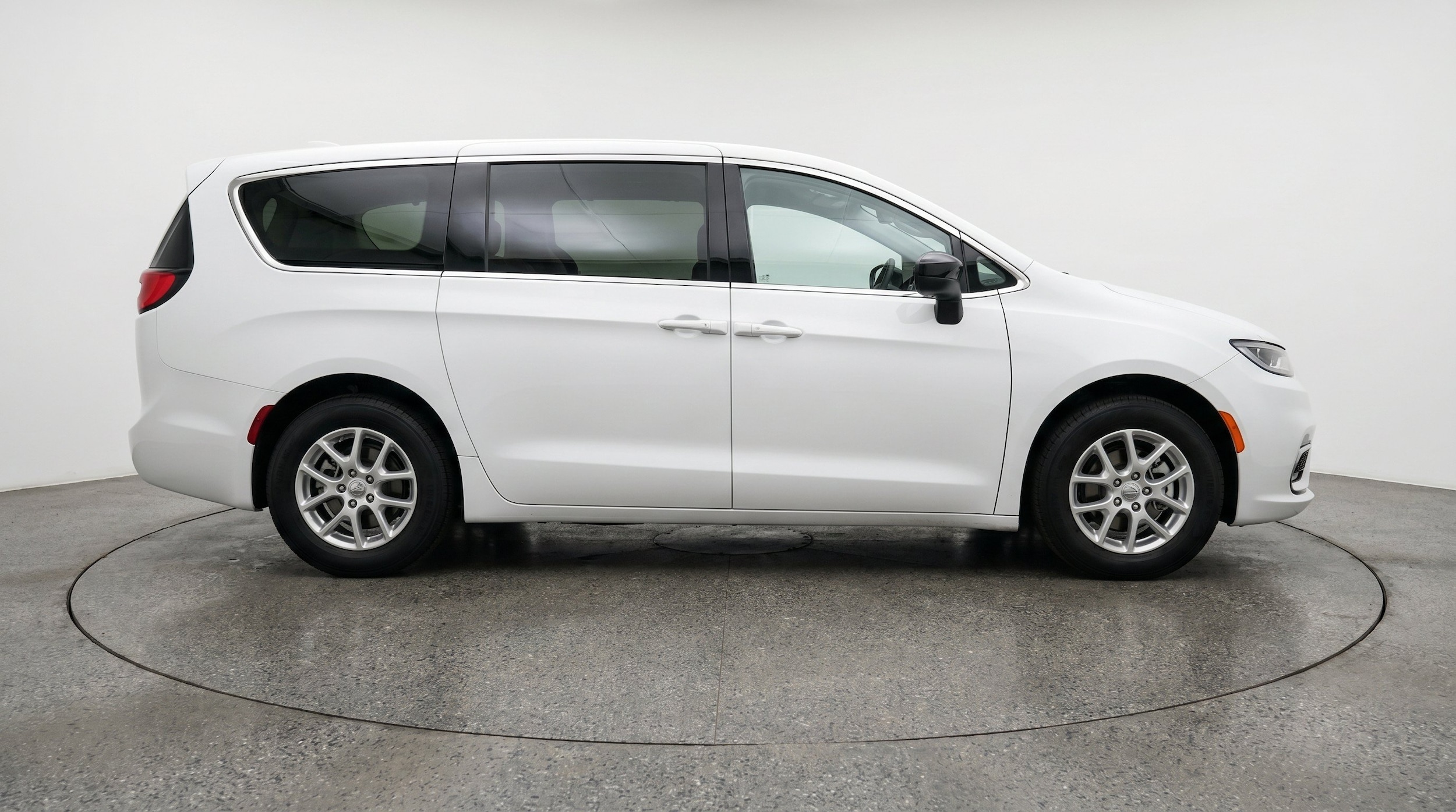 Thumbnail: 2024 Chrysler Voyager - 11