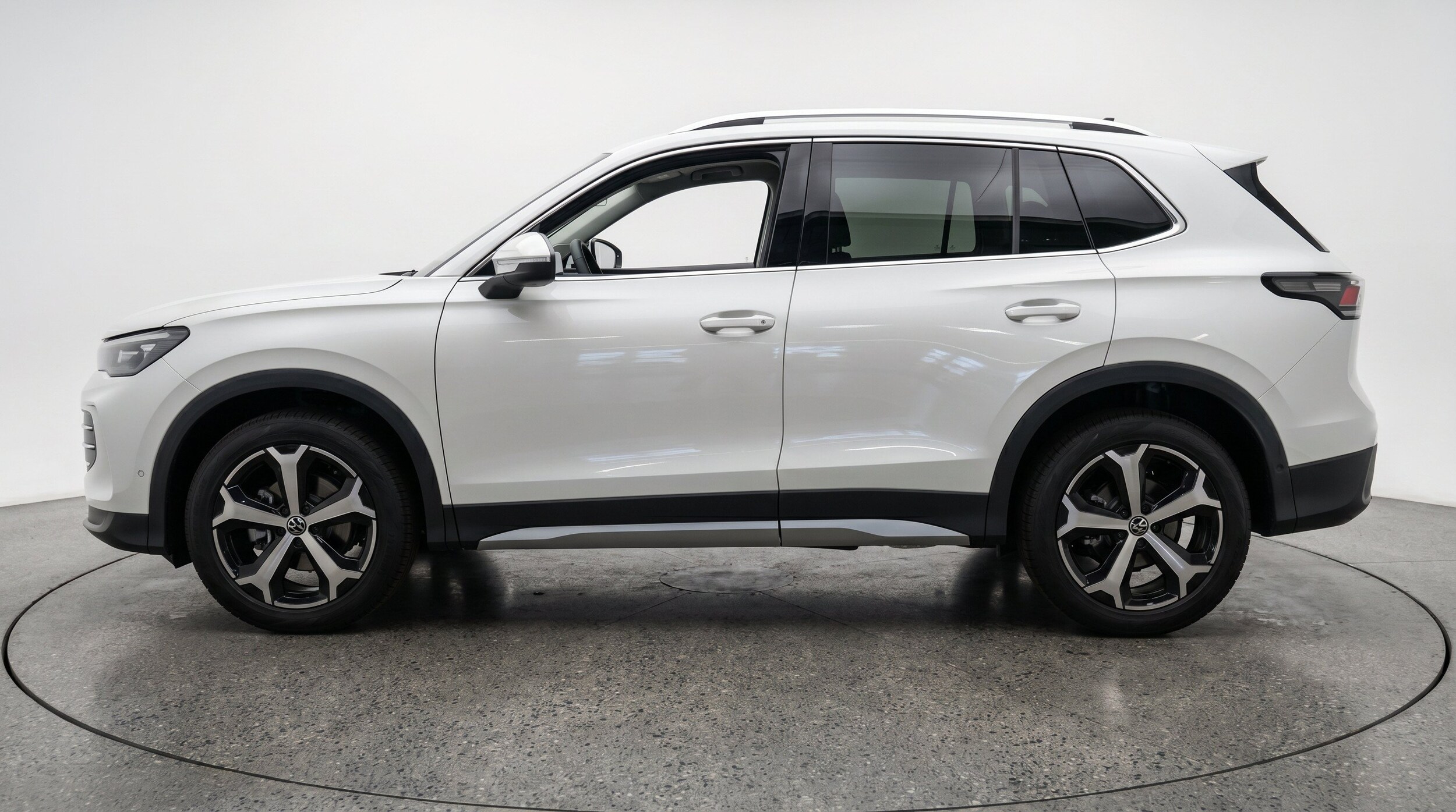 Thumbnail: 2026 Volkswagen Tiguan - 5