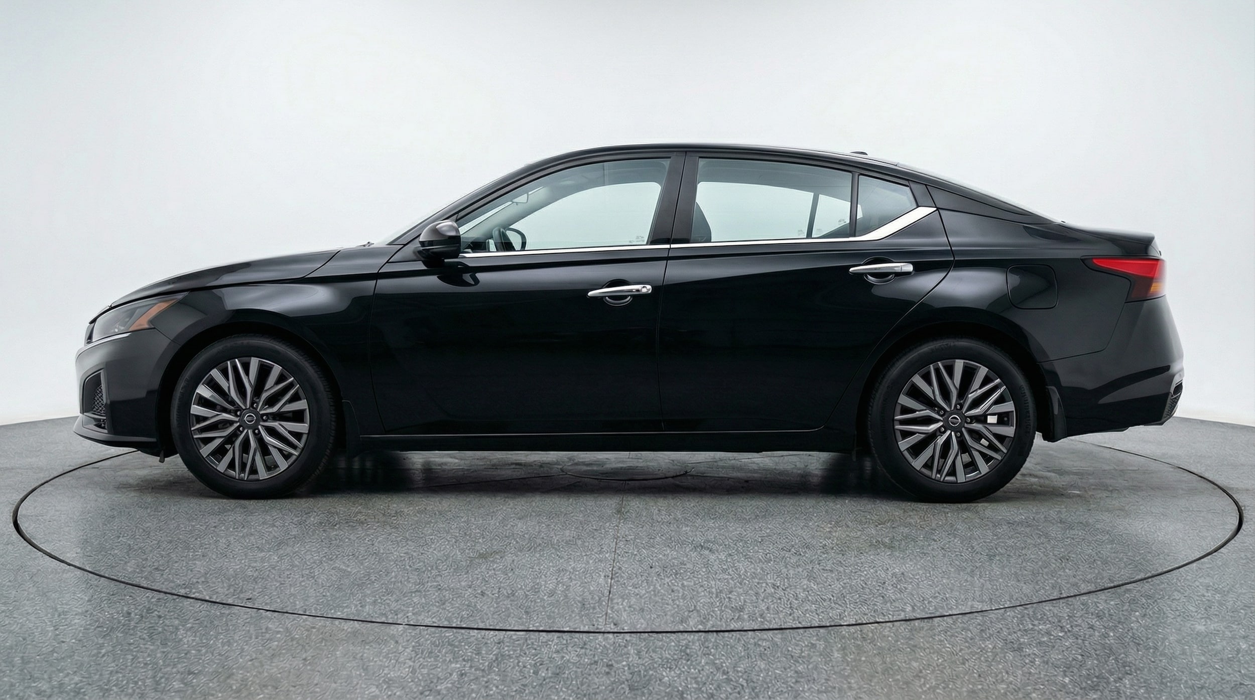 Thumbnail: 2025 Nissan Altima - 4