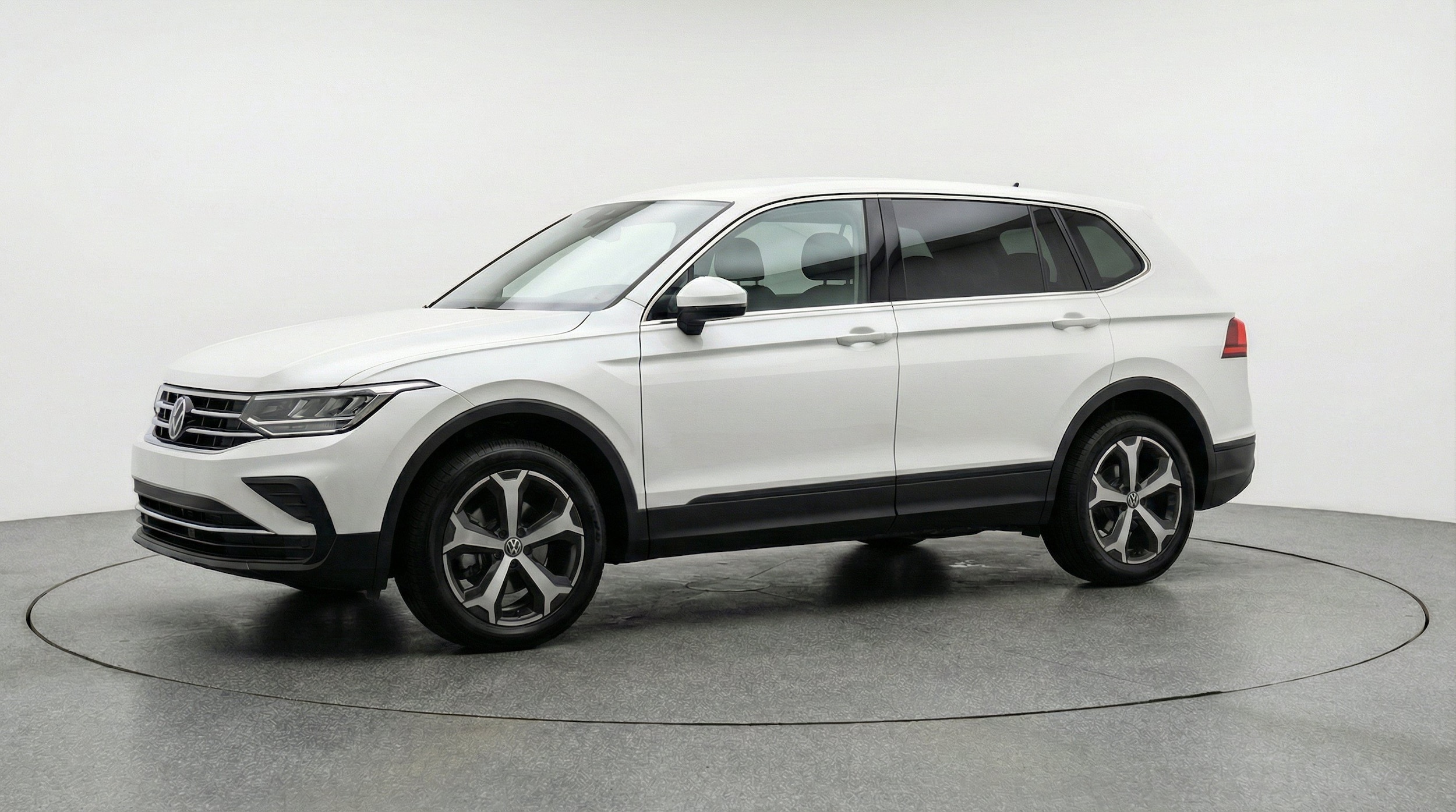 Thumbnail: 2026 Volkswagen Tiguan - 3
