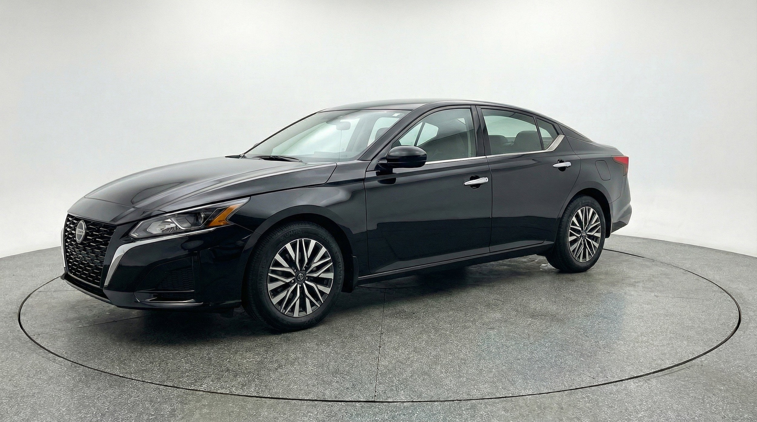 Thumbnail: 2025 Nissan Altima - 3