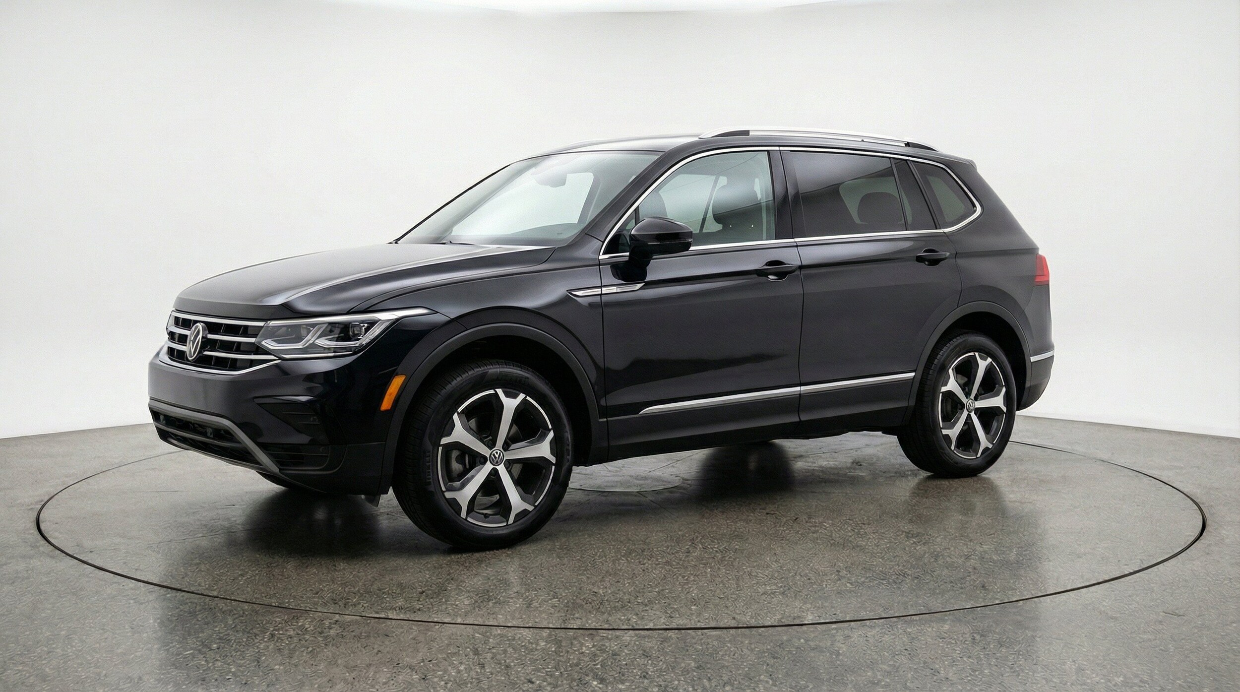 Thumbnail: 2026 Volkswagen Tiguan - 3