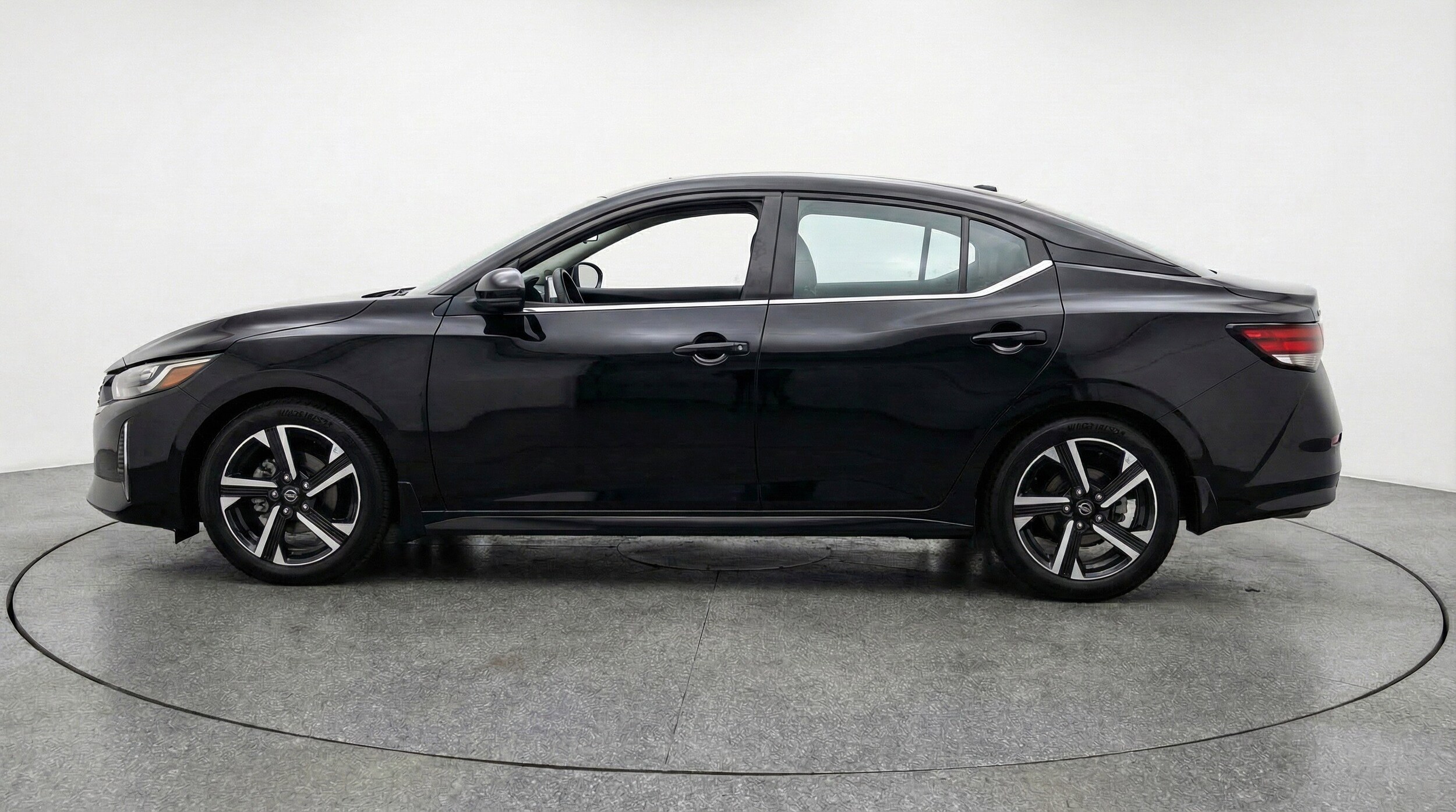Thumbnail: 2025 Nissan Sentra - 5