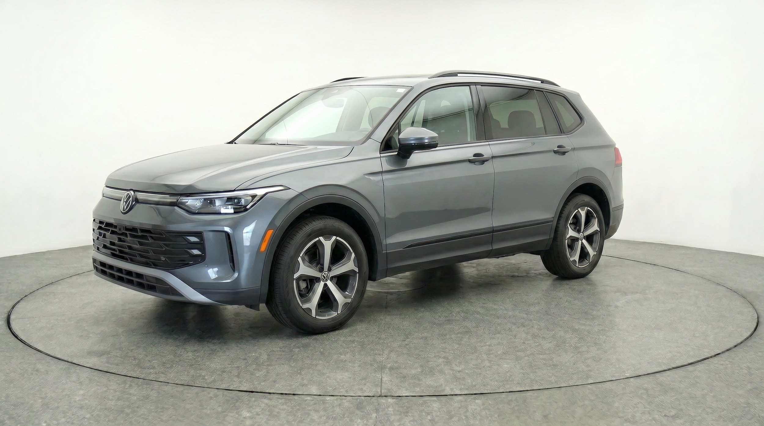 Thumbnail: 2026 Volkswagen Tiguan - 3