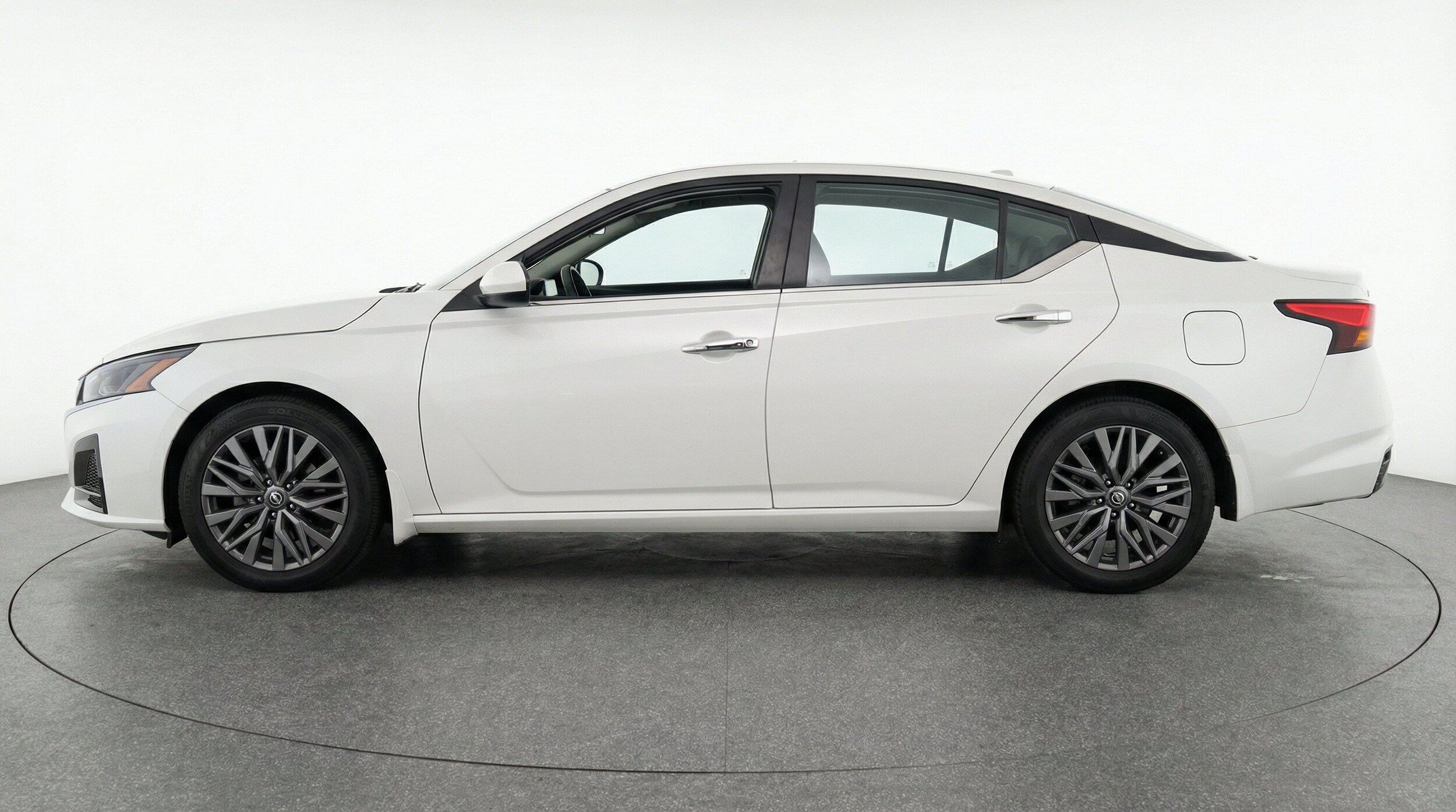Thumbnail: 2025 Nissan Altima - 5