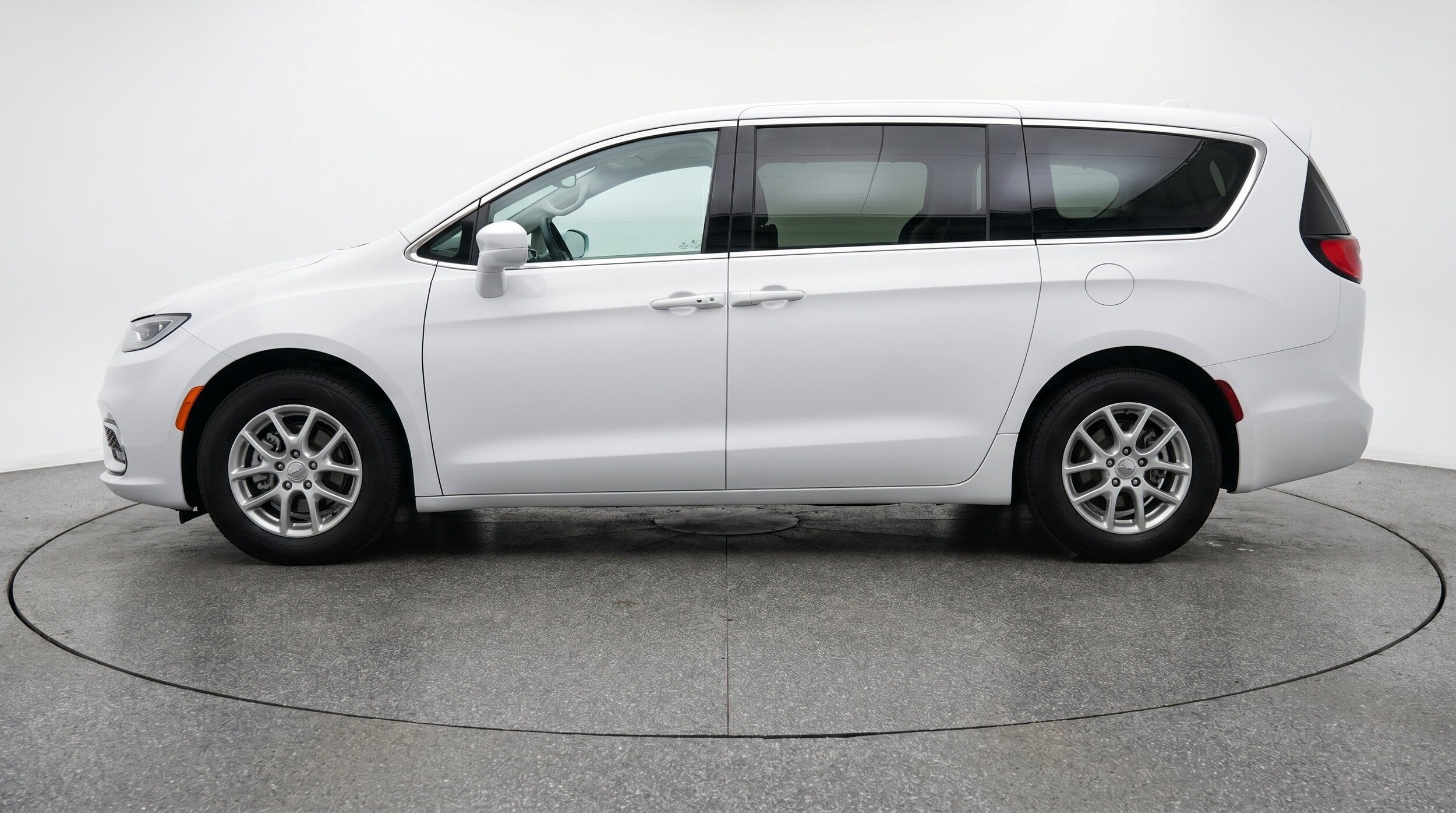 Thumbnail: 2024 Chrysler Voyager - 5