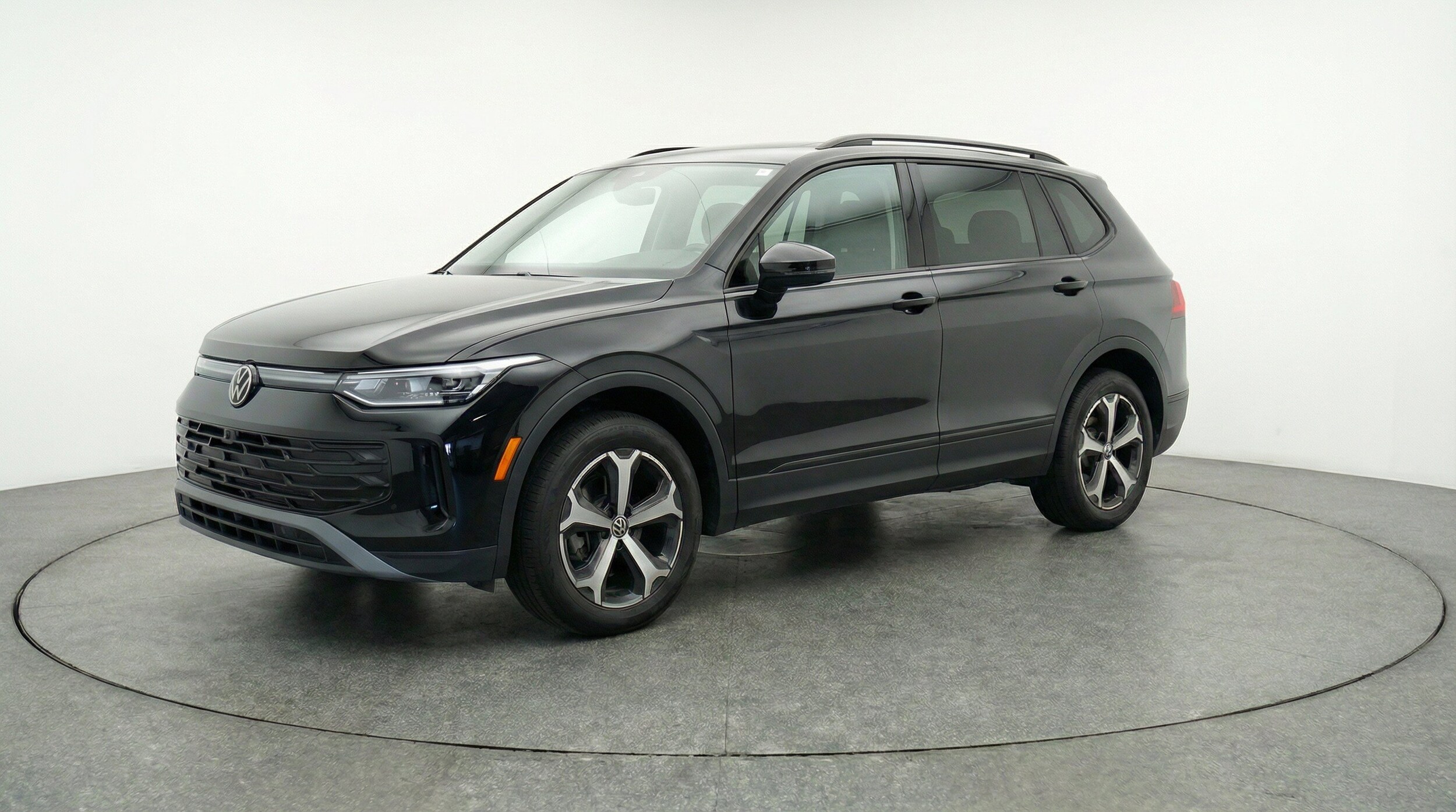 Thumbnail: 2026 Volkswagen Tiguan - 3