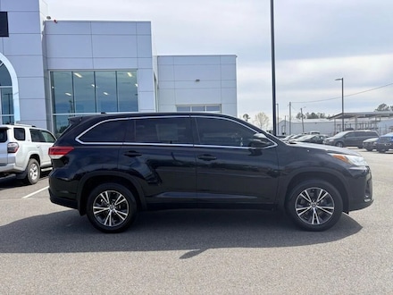 2017 Toyota Highlander LE Plus SUV