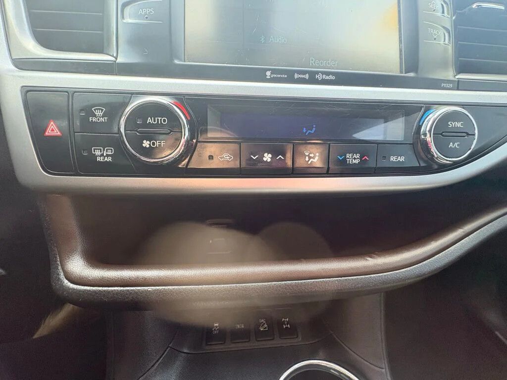 2017 Toyota Highlander LE Plus - Photo 22