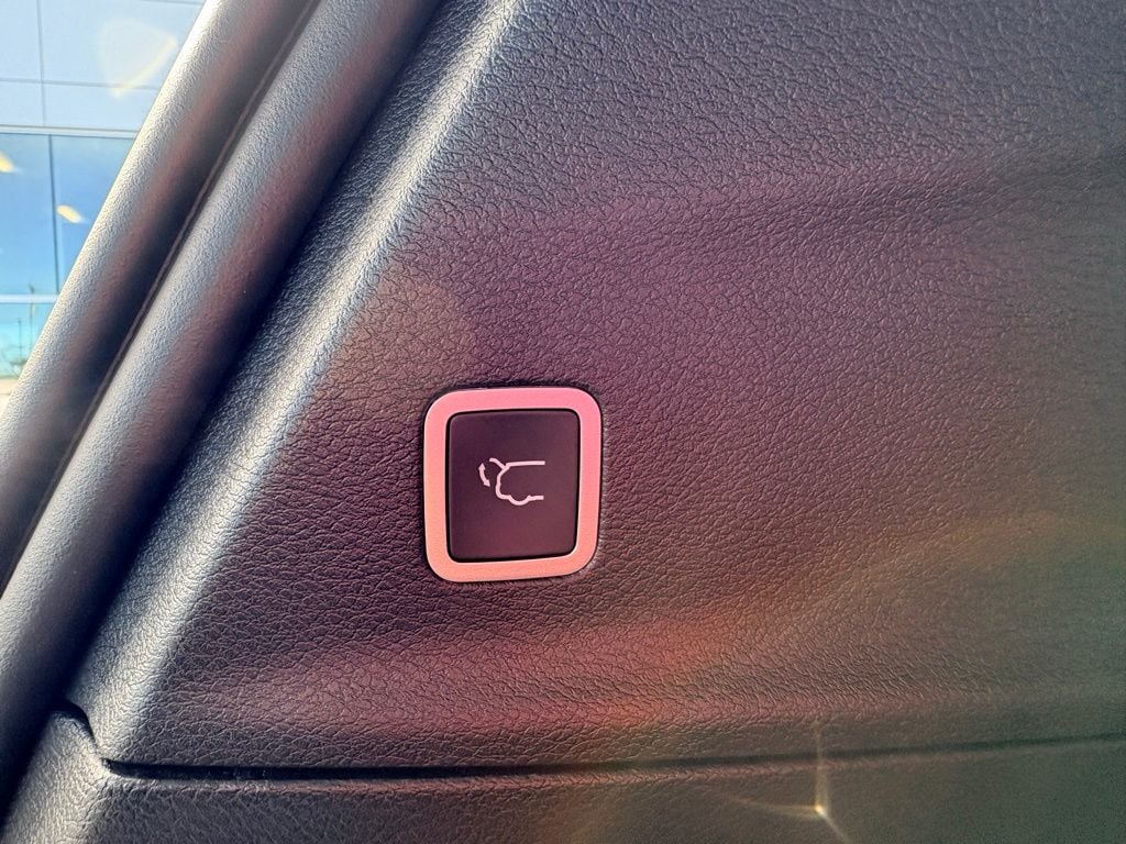 2026 Chrysler Pacifica Select - Photo 8