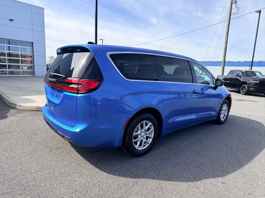 New 2026 Chrysler Pacifica SELECT Passenger Van