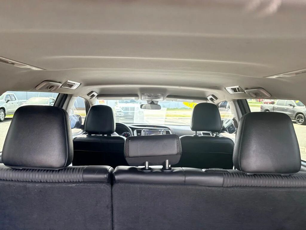 2017 Toyota Highlander LE Plus - Photo 20