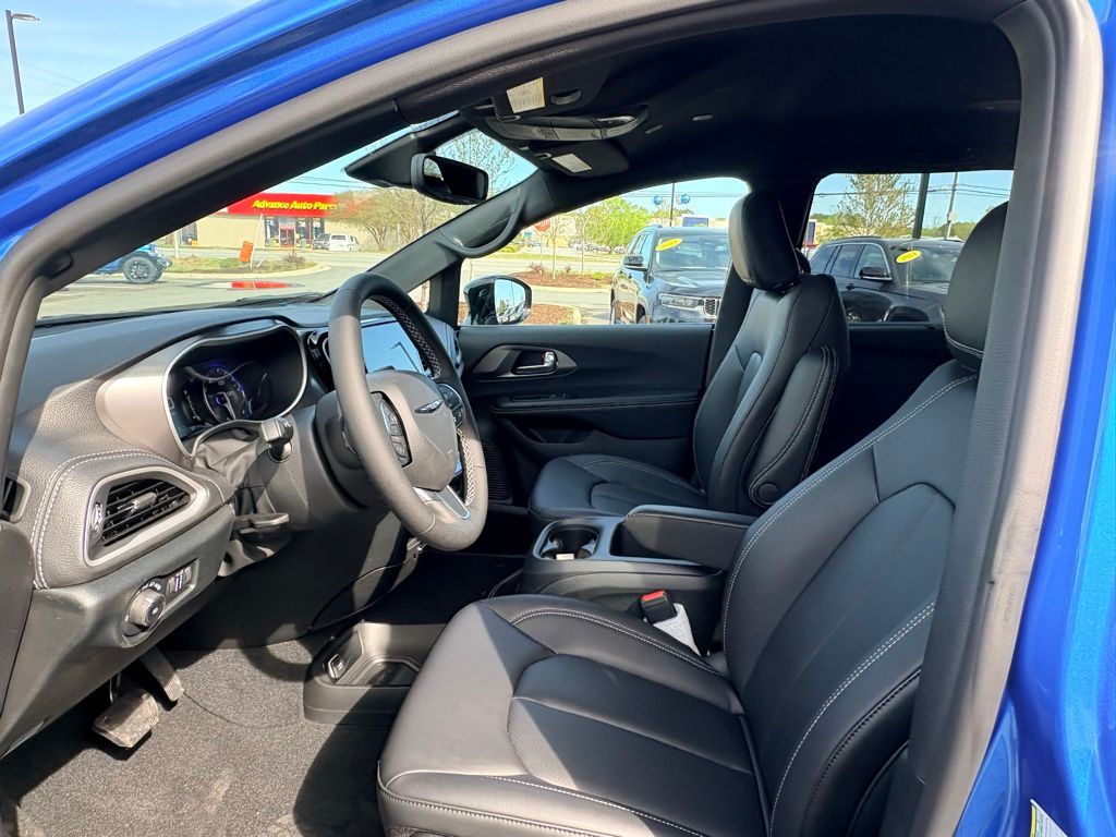 2026 Chrysler Pacifica Select - Photo 21