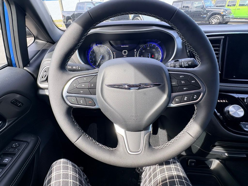 2026 Chrysler Pacifica Select - Photo 22