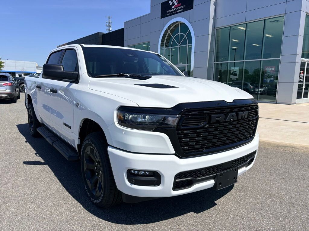 New 2026 Ram 1500 EXPRESS CREW CAB 4X4 5'7 BOX Pickup