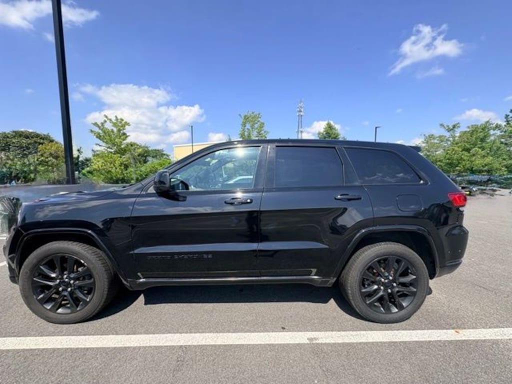 Used 2018 Jeep Grand Cherokee Altitude SUV