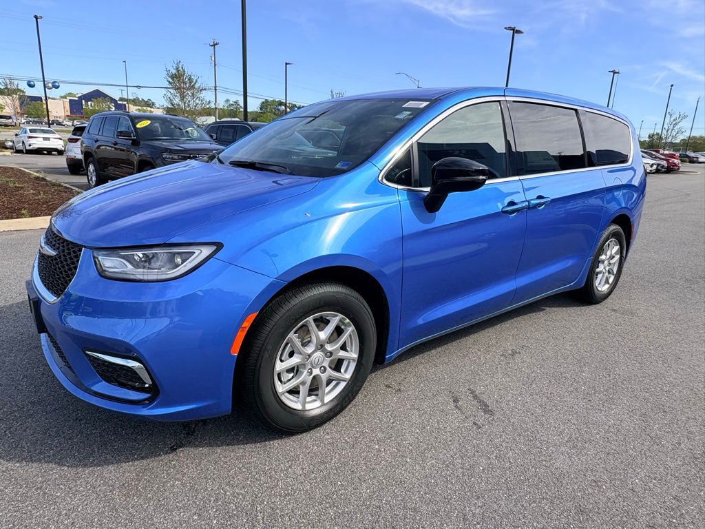 2026 Chrysler Pacifica Select - Photo 12