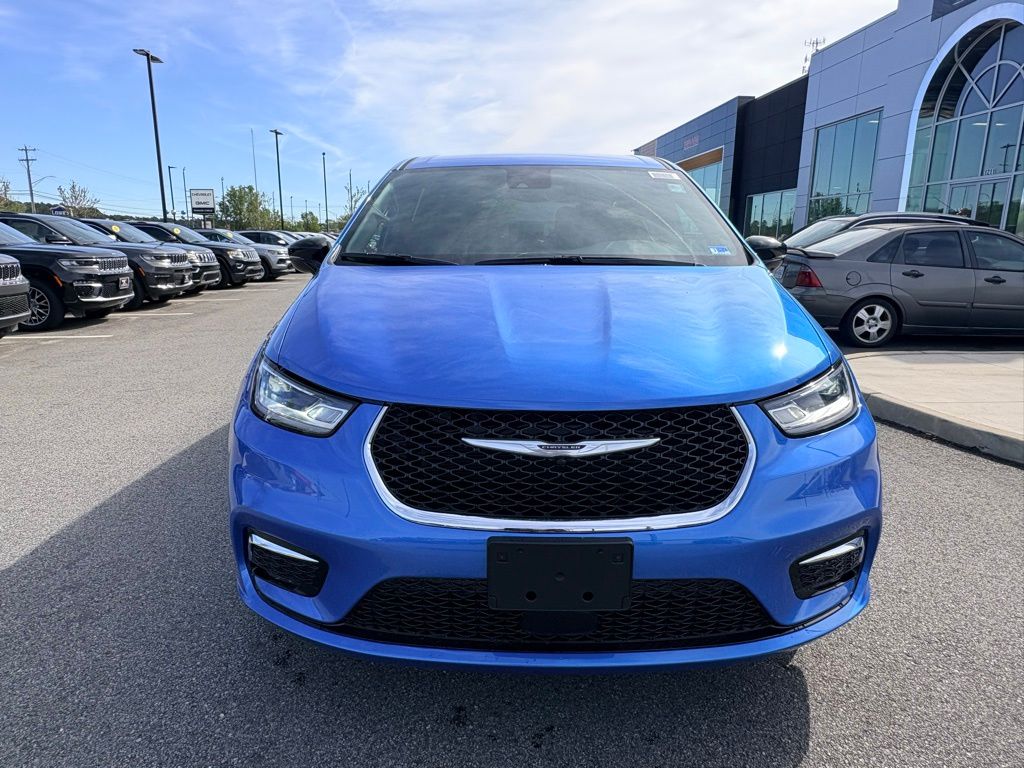 2026 Chrysler Pacifica Select - Photo 13