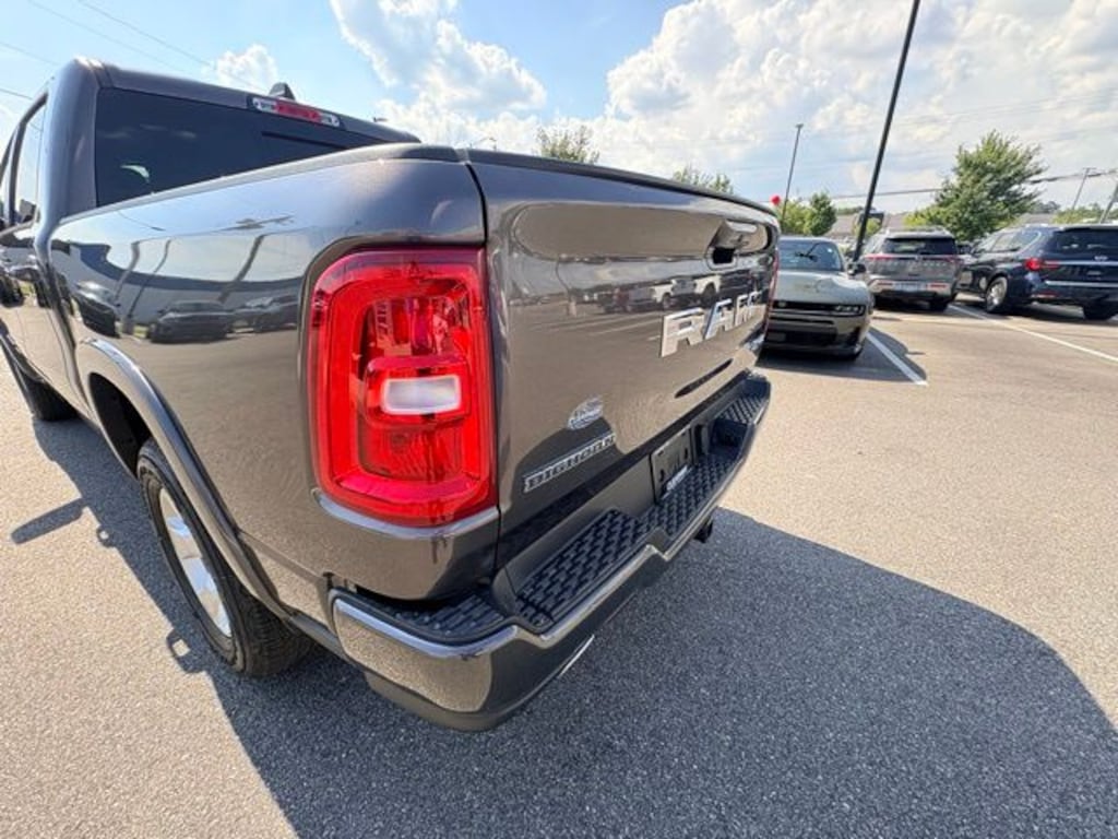 New 2026 Ram 1500 BIG HORN CREW CAB 4X4 5'7 BOX Pickup