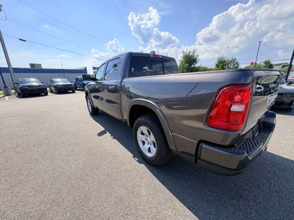 New 2026 Ram 1500 BIG HORN CREW CAB 4X4 5'7 BOX Pickup
