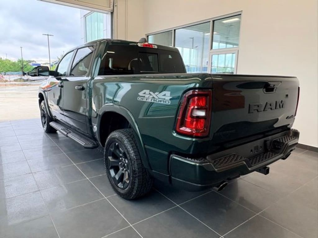 New 2026 Ram 1500 BIG HORN CREW CAB 4X4 5'7 BOX Pickup
