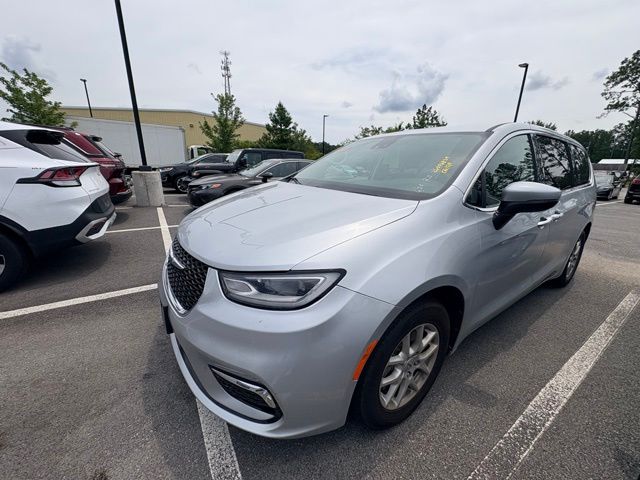 2023 Chrysler Pacifica Touring L's photo