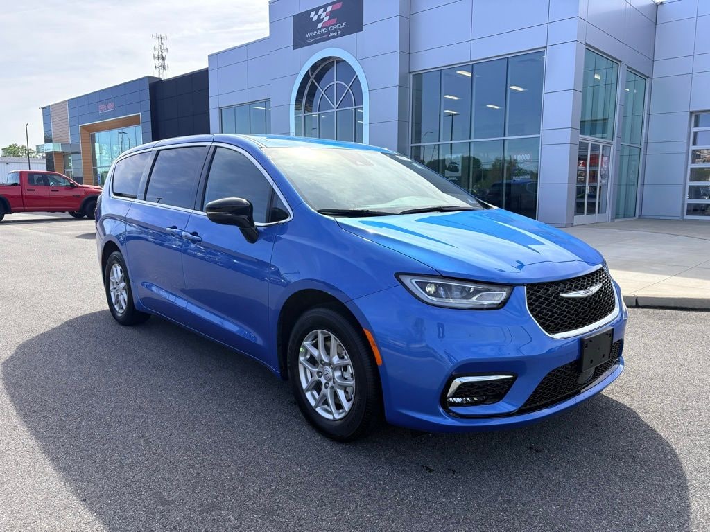 New 2026 Chrysler Pacifica SELECT Passenger Van
