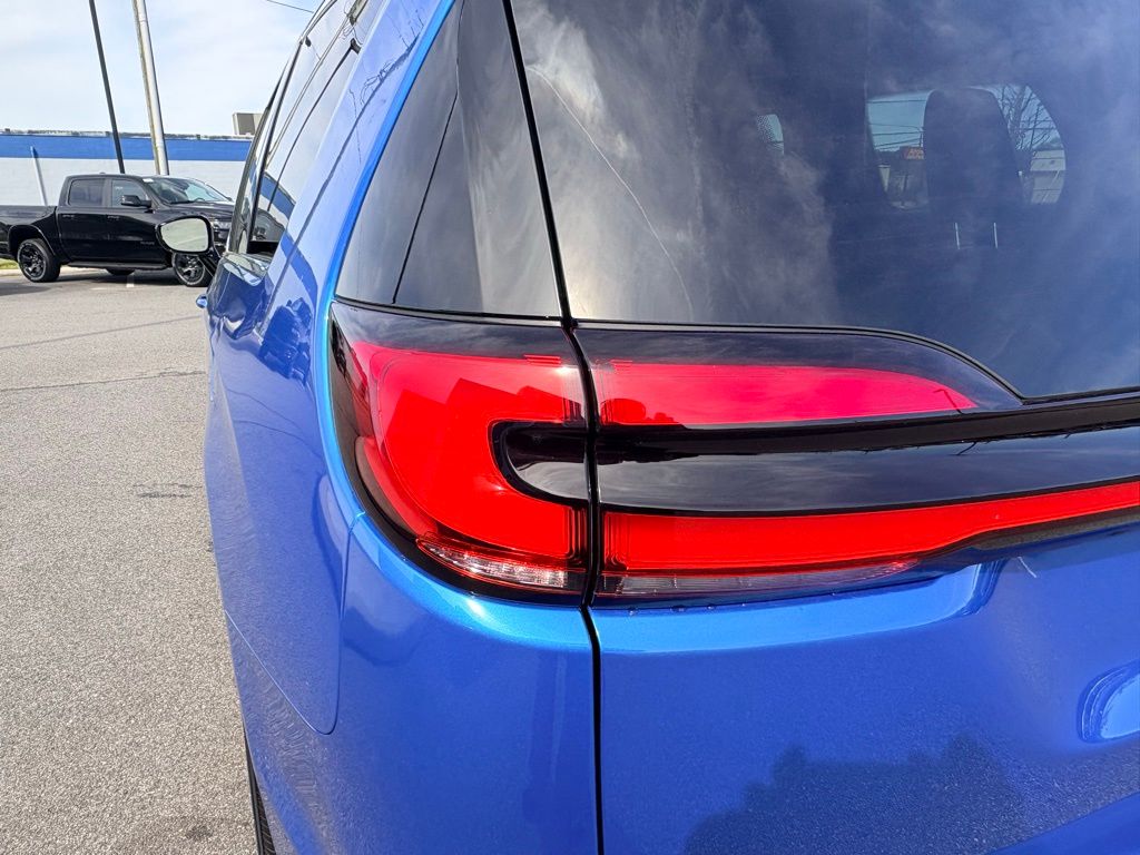 2026 Chrysler Pacifica Select - Photo 9