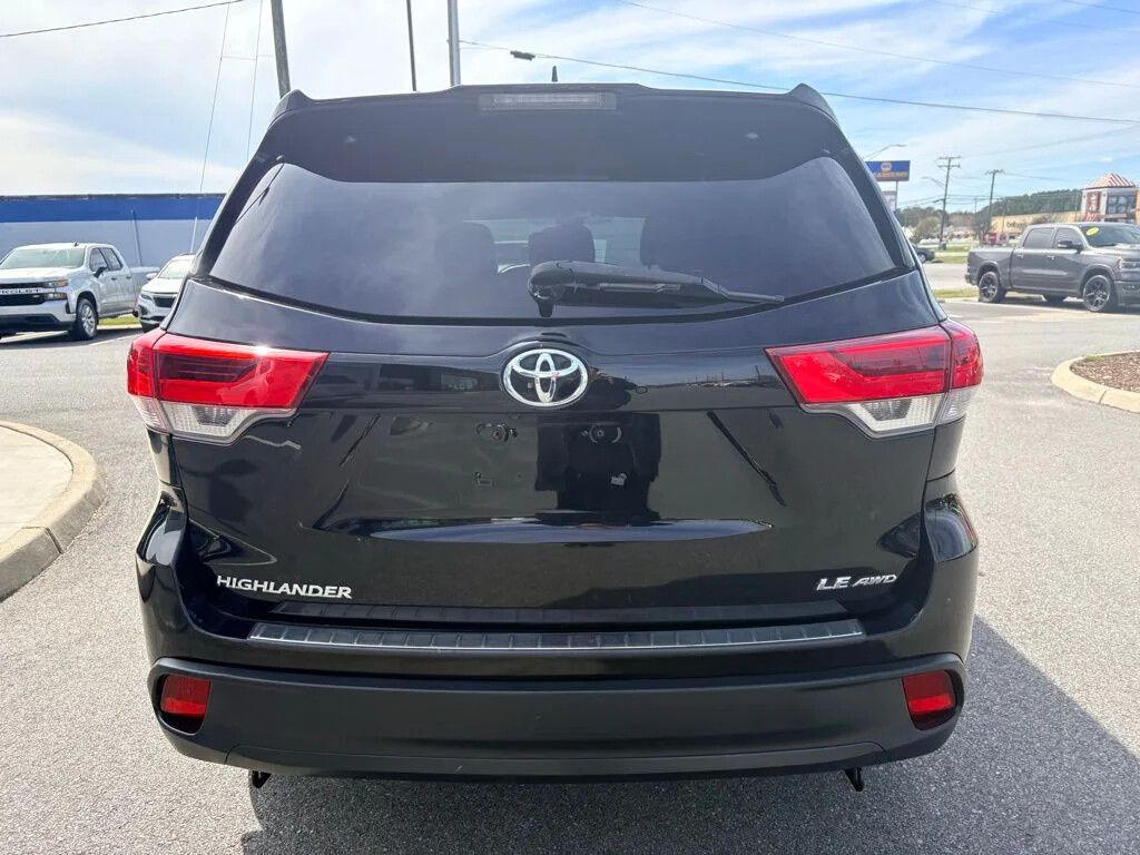 2017 Toyota Highlander LE Plus - Photo 8