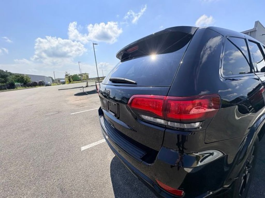 Used 2018 Jeep Grand Cherokee Altitude SUV