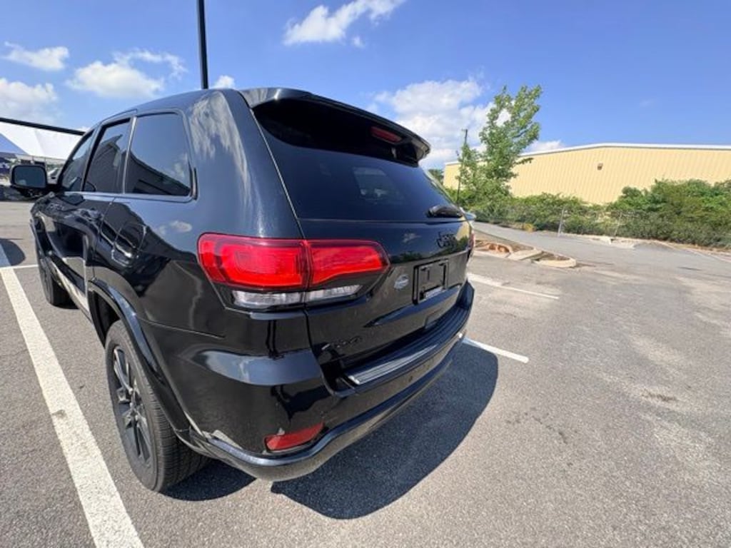 Used 2018 Jeep Grand Cherokee Altitude SUV