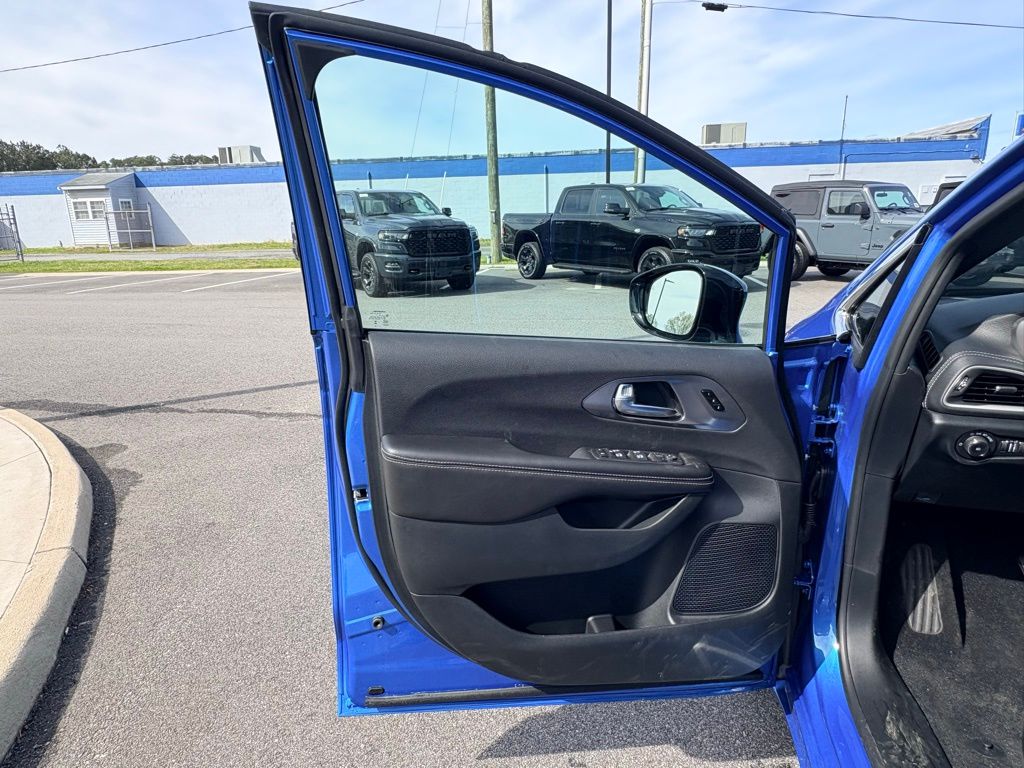 2026 Chrysler Pacifica Select - Photo 18