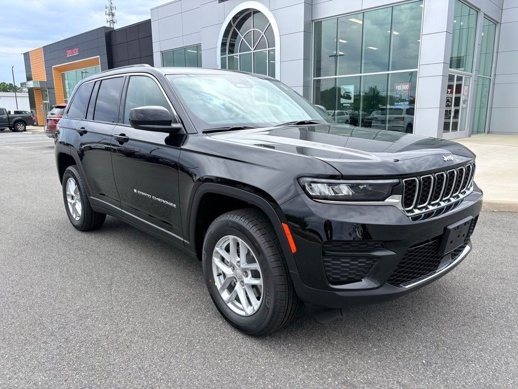 New 2026 Jeep Grand Cherokee LAREDO 4X2 Sport Utility