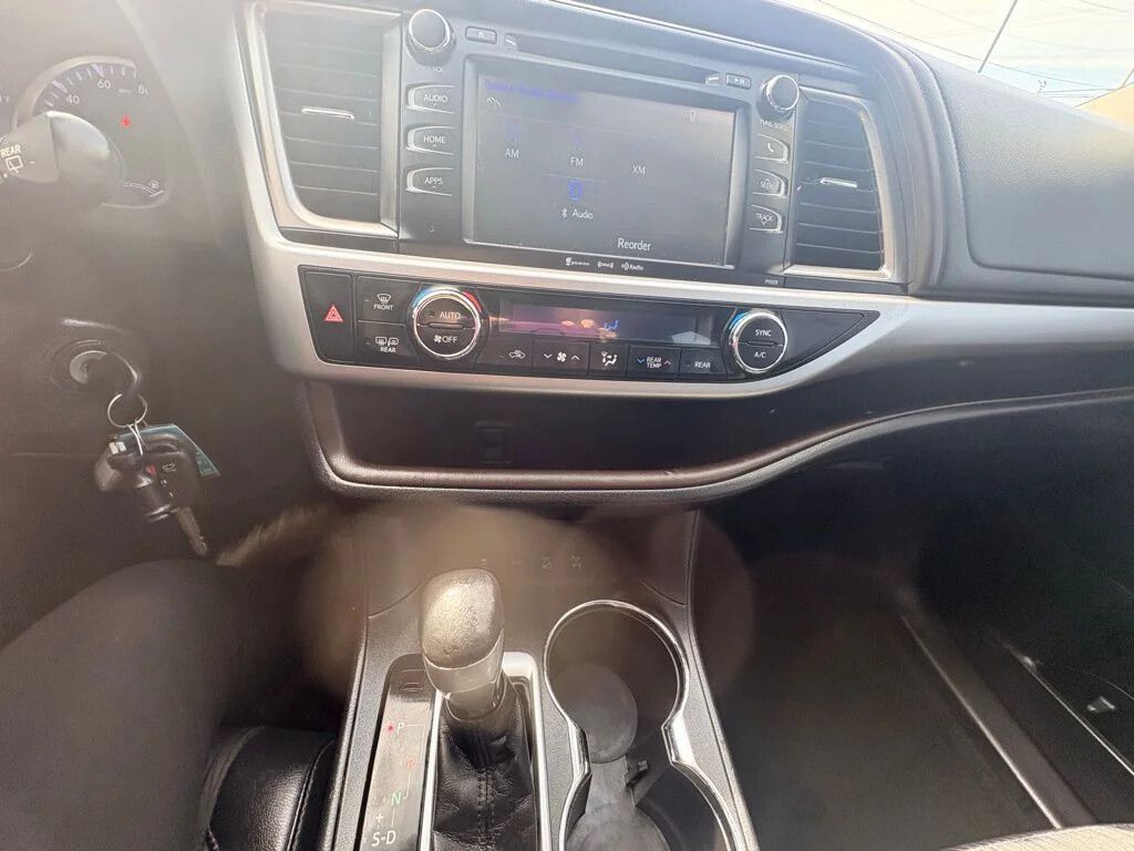2017 Toyota Highlander LE Plus - Photo 21