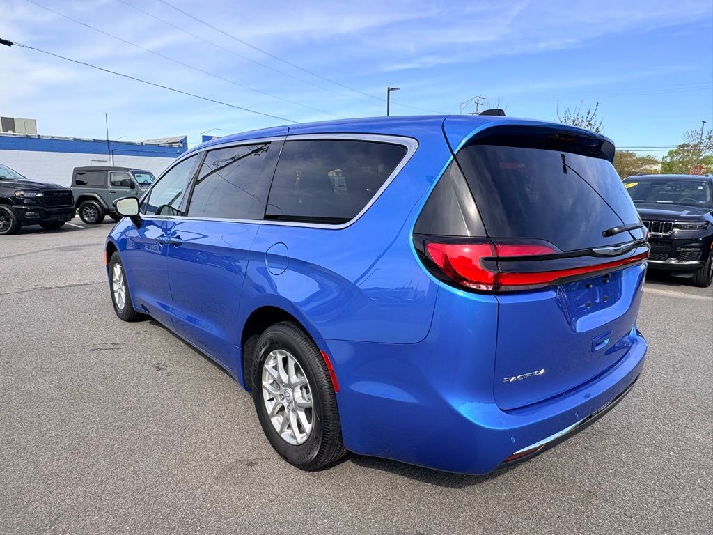 2026 Chrysler Pacifica Select - Photo 10
