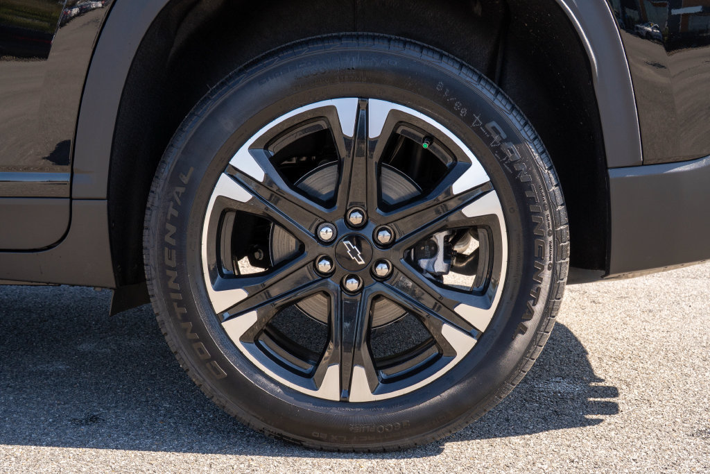 2027 Chevrolet Traverse LT - Photo 30