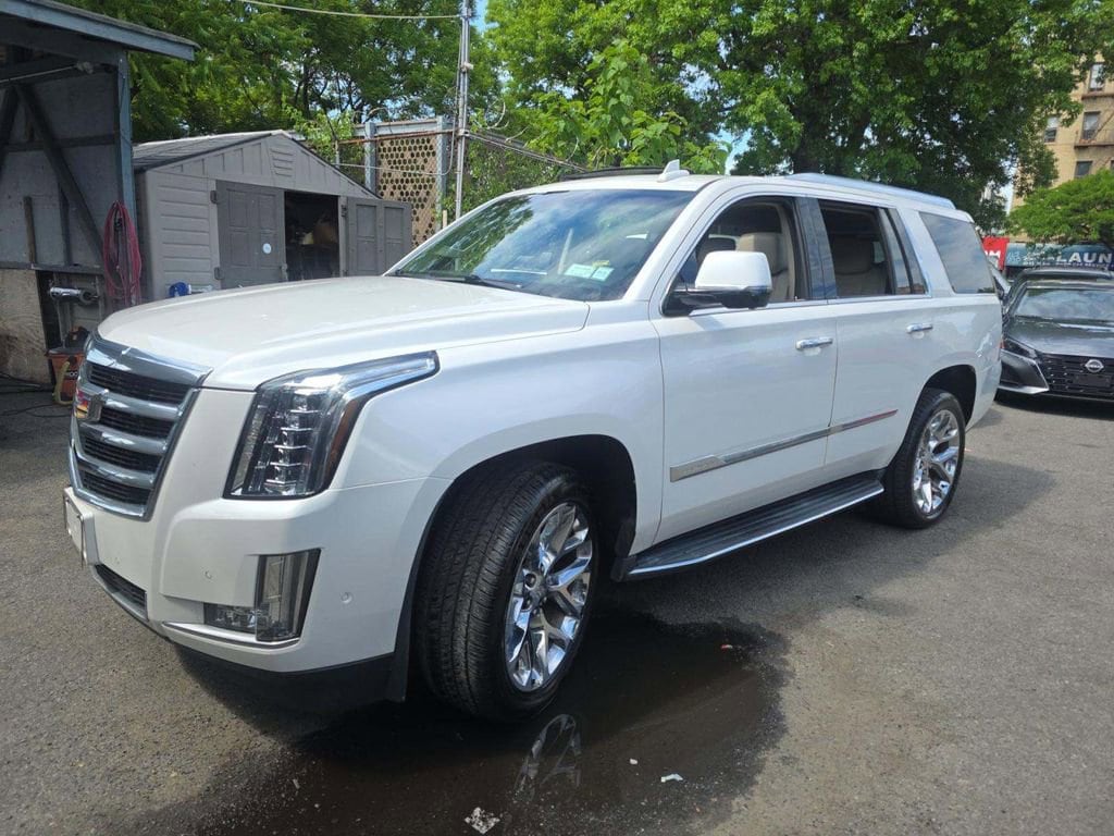 2017 Cadillac Escalade AWD Luxury's photo