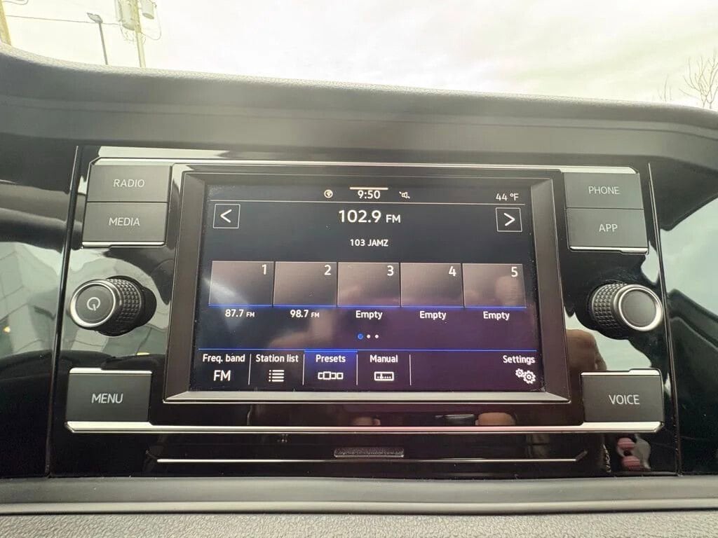 2024 Volkswagen Jetta SE - Photo 10