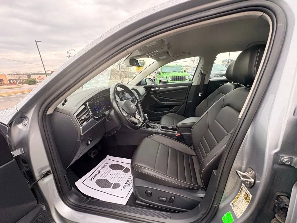 2024 Volkswagen Jetta SE - Photo 12