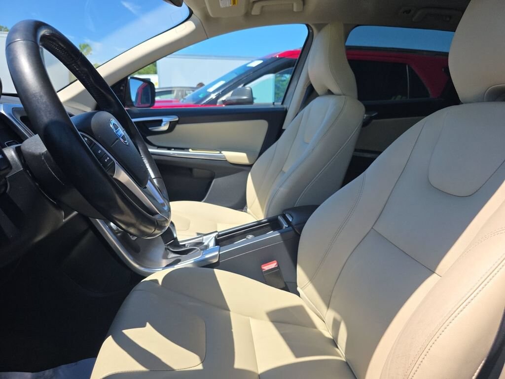 Used 2016 Volvo XC60 T5 Platinum