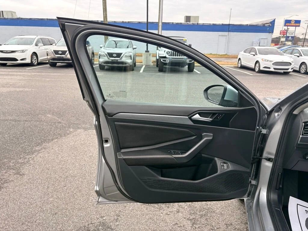 2024 Volkswagen Jetta SE - Photo 24